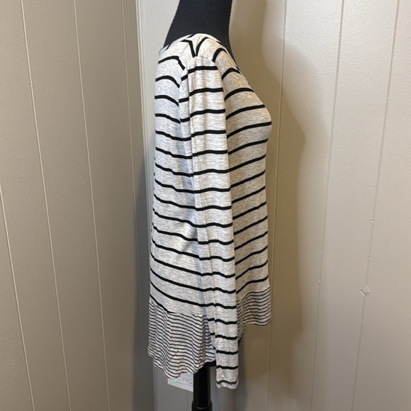 BCBGMAXAZRIA Women’s Medium STRIPED Stretch Jersey Knit HI-LOW HEM Pullover - Picture 3 of 6